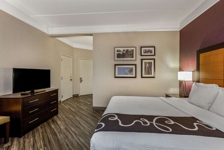 La Quinta Inn Suites by Wyndham Orlando Airport North - Image 75
