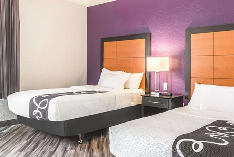 La Quinta Inn Suites by Wyndham Orlando Airport North - Image 56