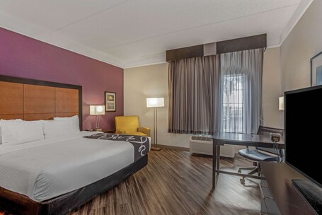 La Quinta Inn Suites by Wyndham Orlando Airport North - Image 59