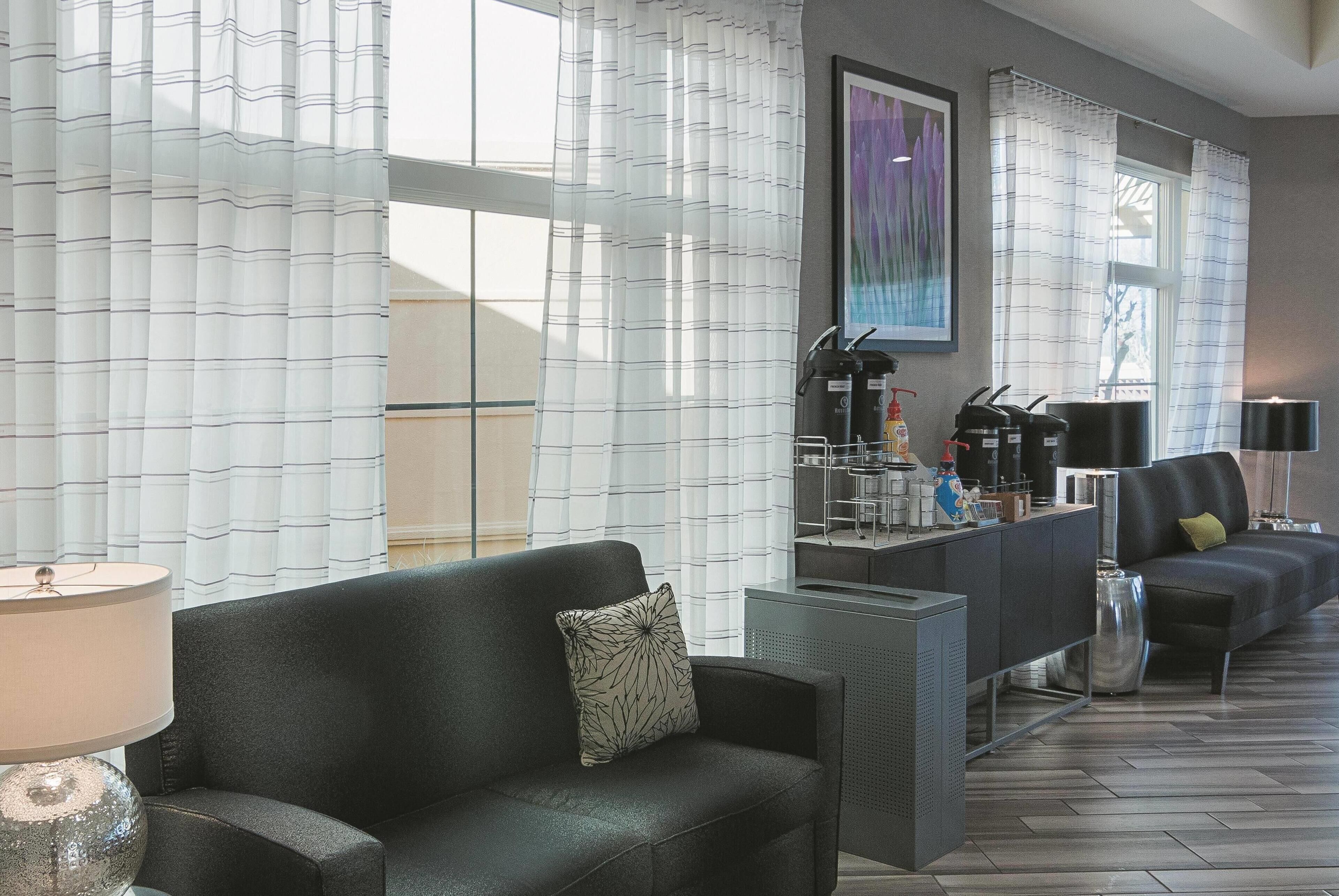 Foto - La Quinta by Wyndham Orlando Airport - On Property Food Trucks & Free Airport Shuttle!