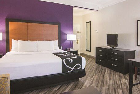 La Quinta Inn Suites by Wyndham Orlando Airport North - Image 57