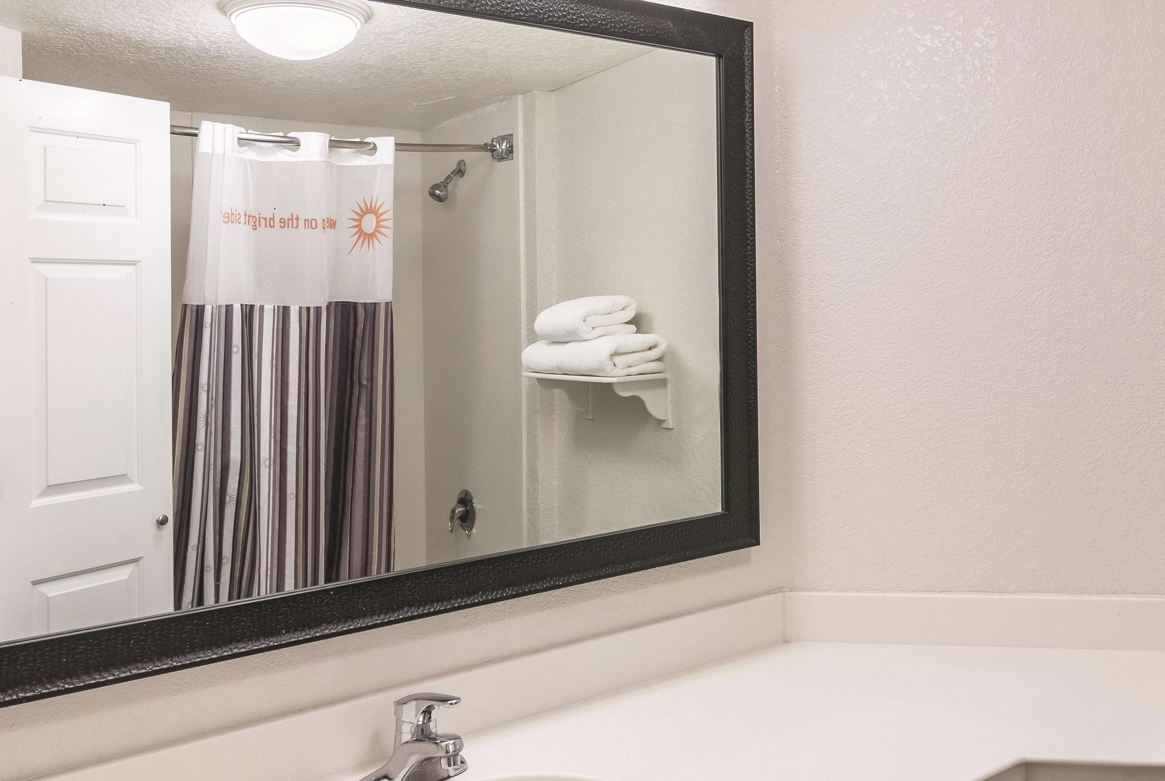 Foto - La Quinta by Wyndham Orlando Airport North - On Property Food Trucks & Free Airport Shuttle!