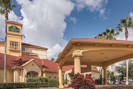 La Quinta Inn Suites by Wyndham Orlando Airport North - Image 26