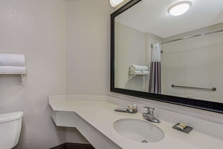 La Quinta Inn Suites by Wyndham Orlando Airport North - Image 37