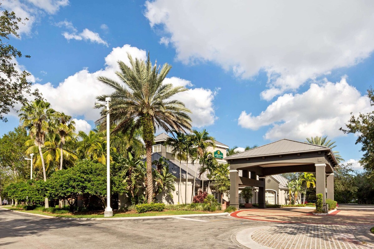 La Quinta Inn & Suites by Wyndham Ft. Lauderdale Plantation Reviews