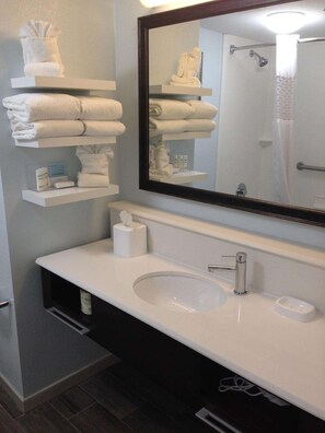 Free toiletries, hair dryer, towels, soap - Hampton Inn Tampa/Rocky Point-Airport (Tampa)