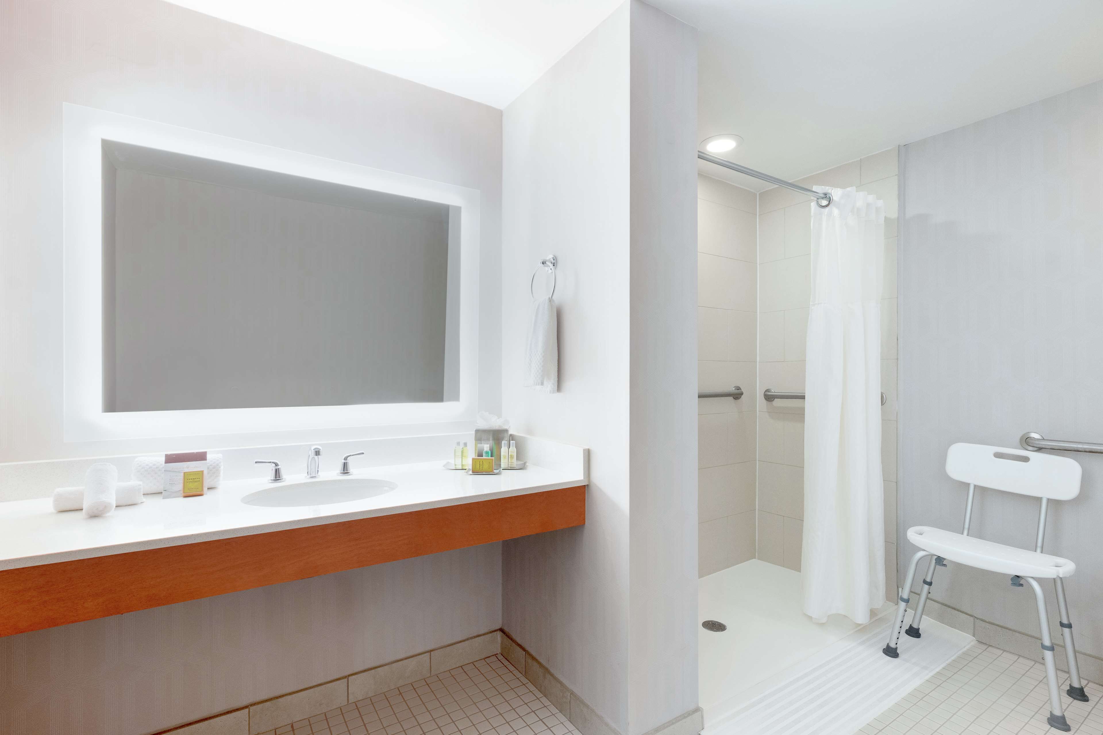 Photo - DoubleTree by Hilton Atlanta Airport