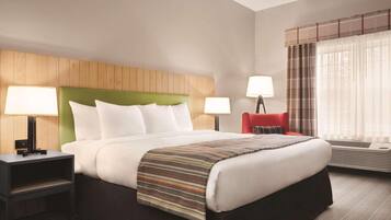 Rúmföt af bestu gerð, skrifborð, vinnuaðstaða fyrir fartölvur