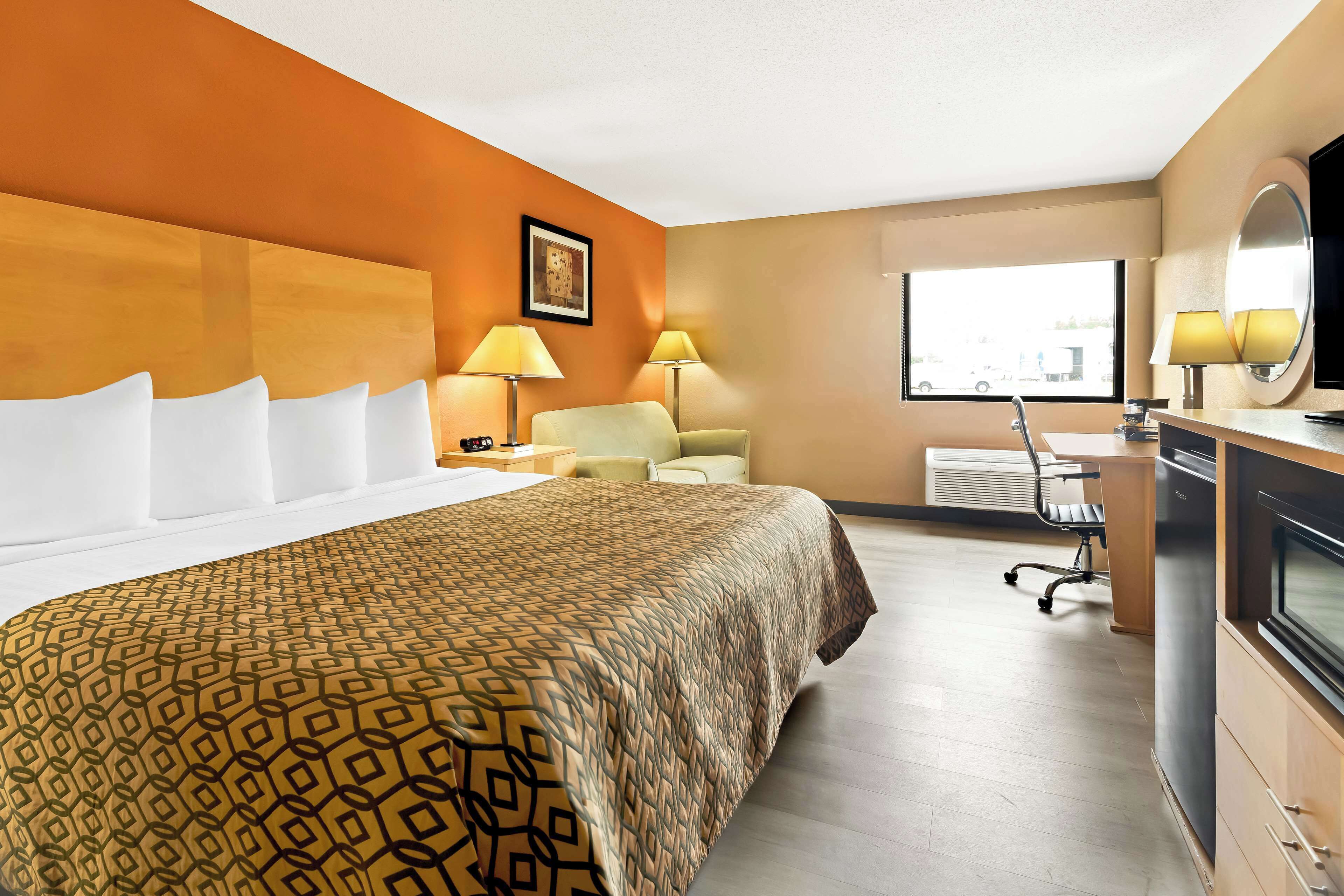 standard room, 1 king bed, non smoking, refrigerator & microwave | pillow-top beds, desk, blackout curtains, iron/ironing board