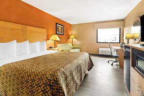 Standard Room, 1 King Bed, Non Smoking, Refrigerator & Microwave | Pillowtop beds, desk, blackout drapes, iron/ironing board - Best Western Paducah Inn (Paducah)