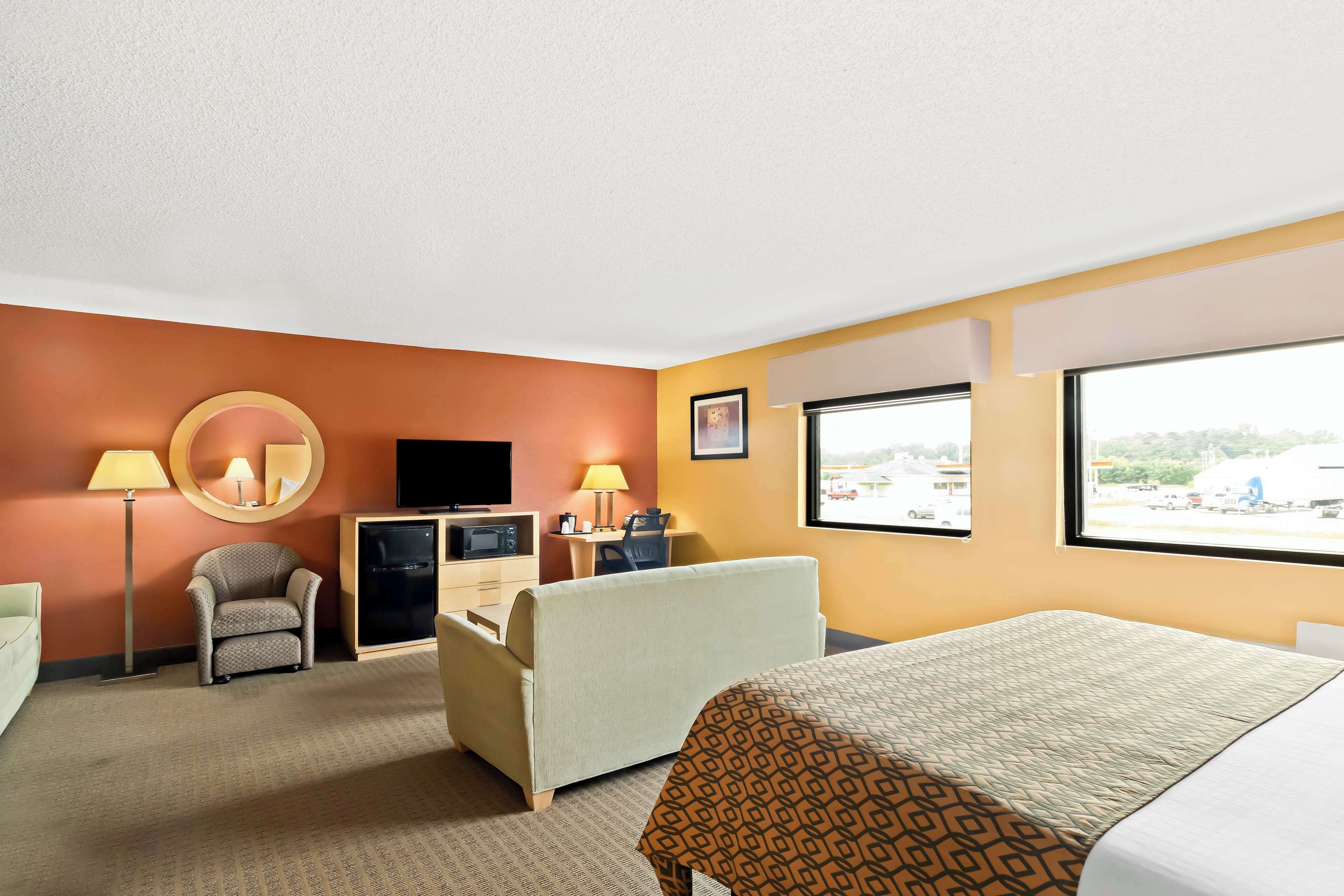 standard room, 1 king bed, non smoking, refrigerator & microwave (oversized room) | pillow-top beds, desk, blackout curtains, iron/ironing board