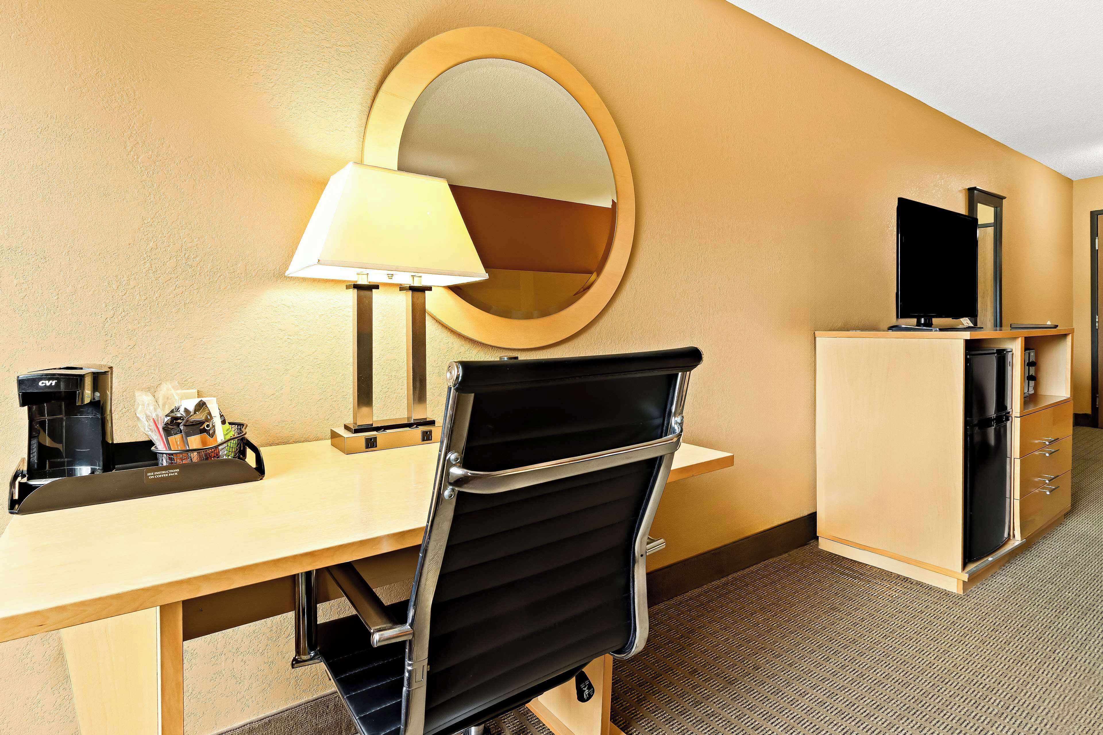 standard room, 1 king bed, non smoking, refrigerator & microwave | pillow-top beds, desk, blackout curtains, iron/ironing board