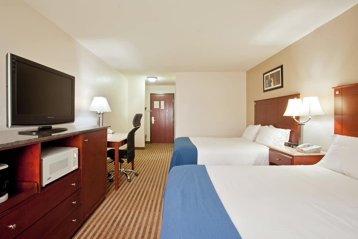 Premium bedding, pillowtop beds, in-room safe, desk
