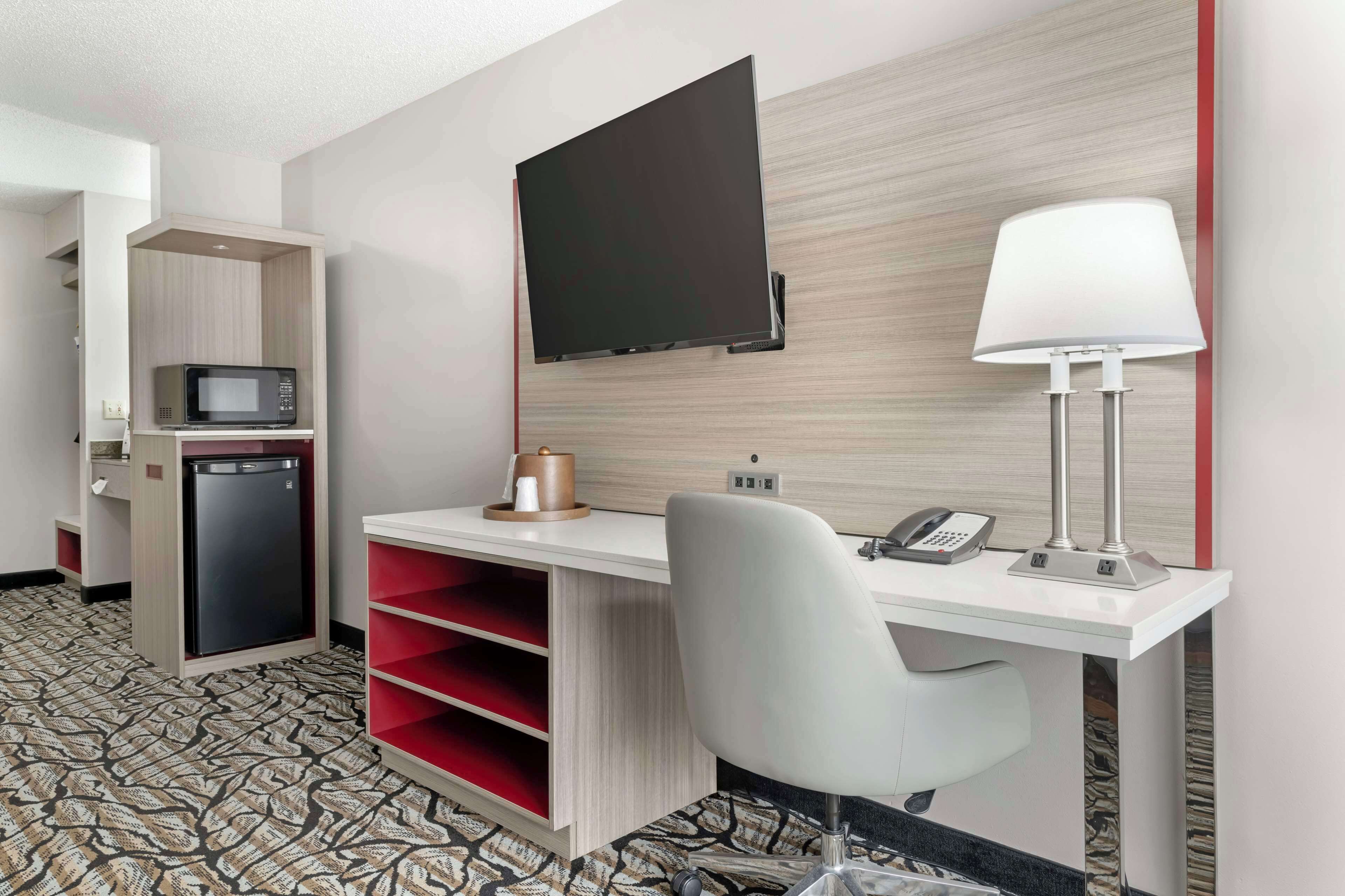 standard room, 1 king bed, non smoking, refrigerator & microwave (with sofabed) | pillow-top beds, laptop workspace, iron/ironing board