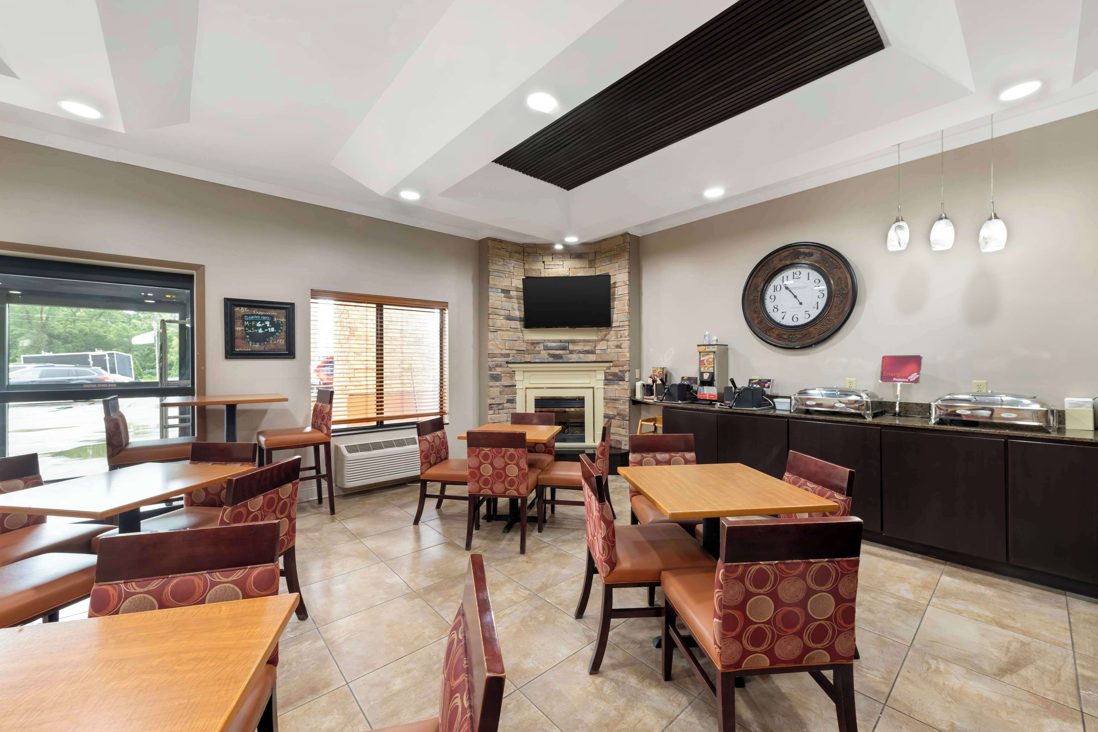 free daily full breakfast