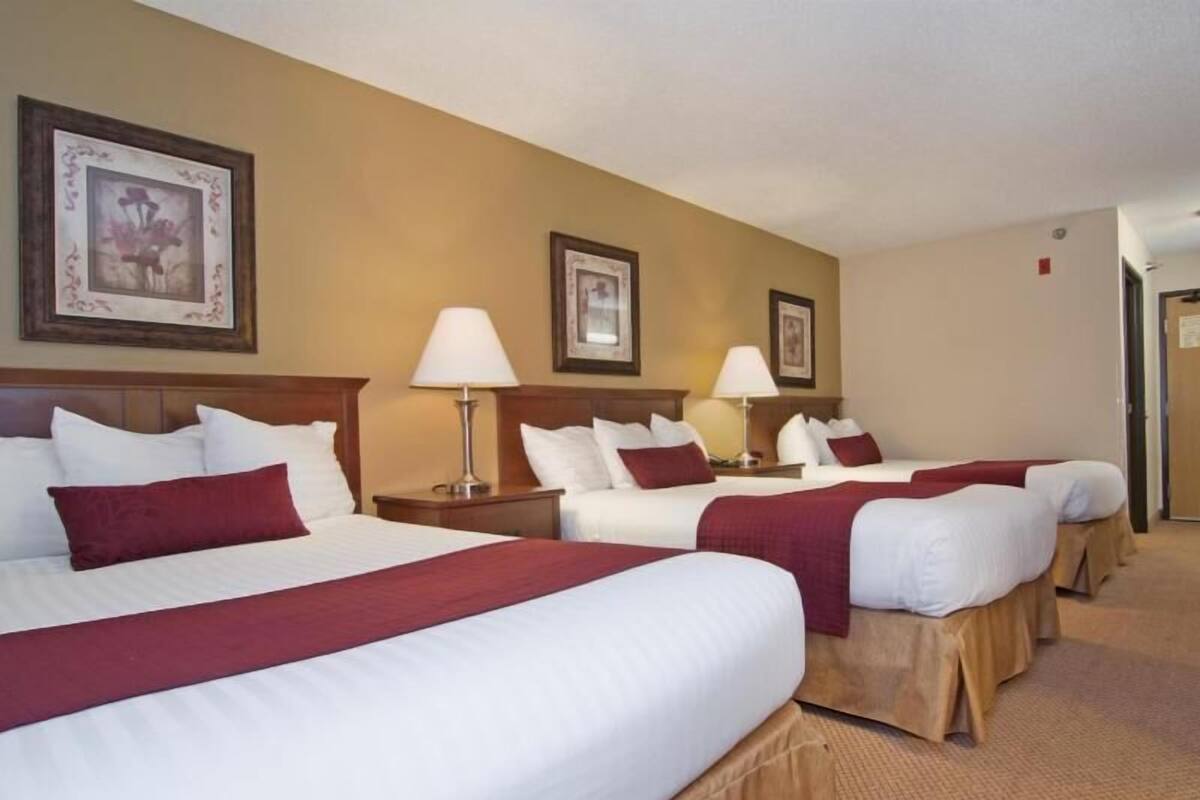 Camas con pillow-top y espacio para trabajar con laptop