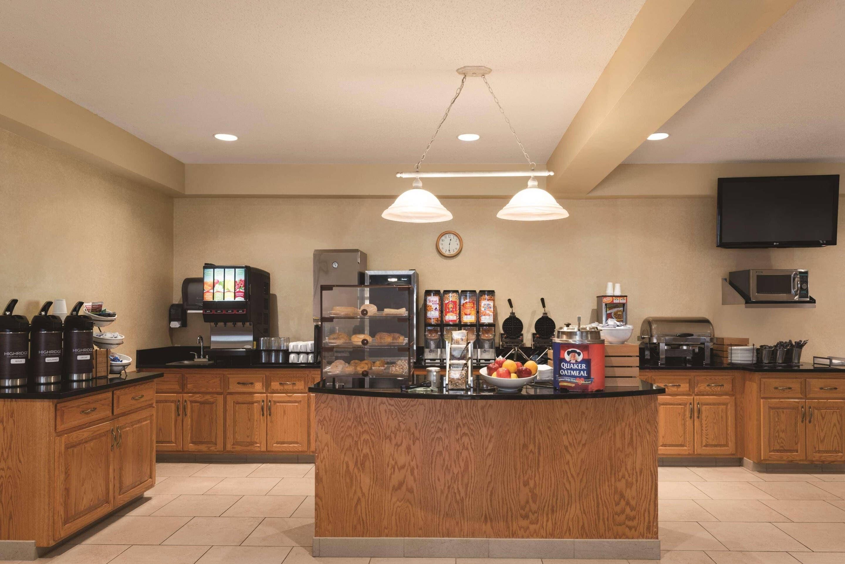 Free daily buffet breakfast 