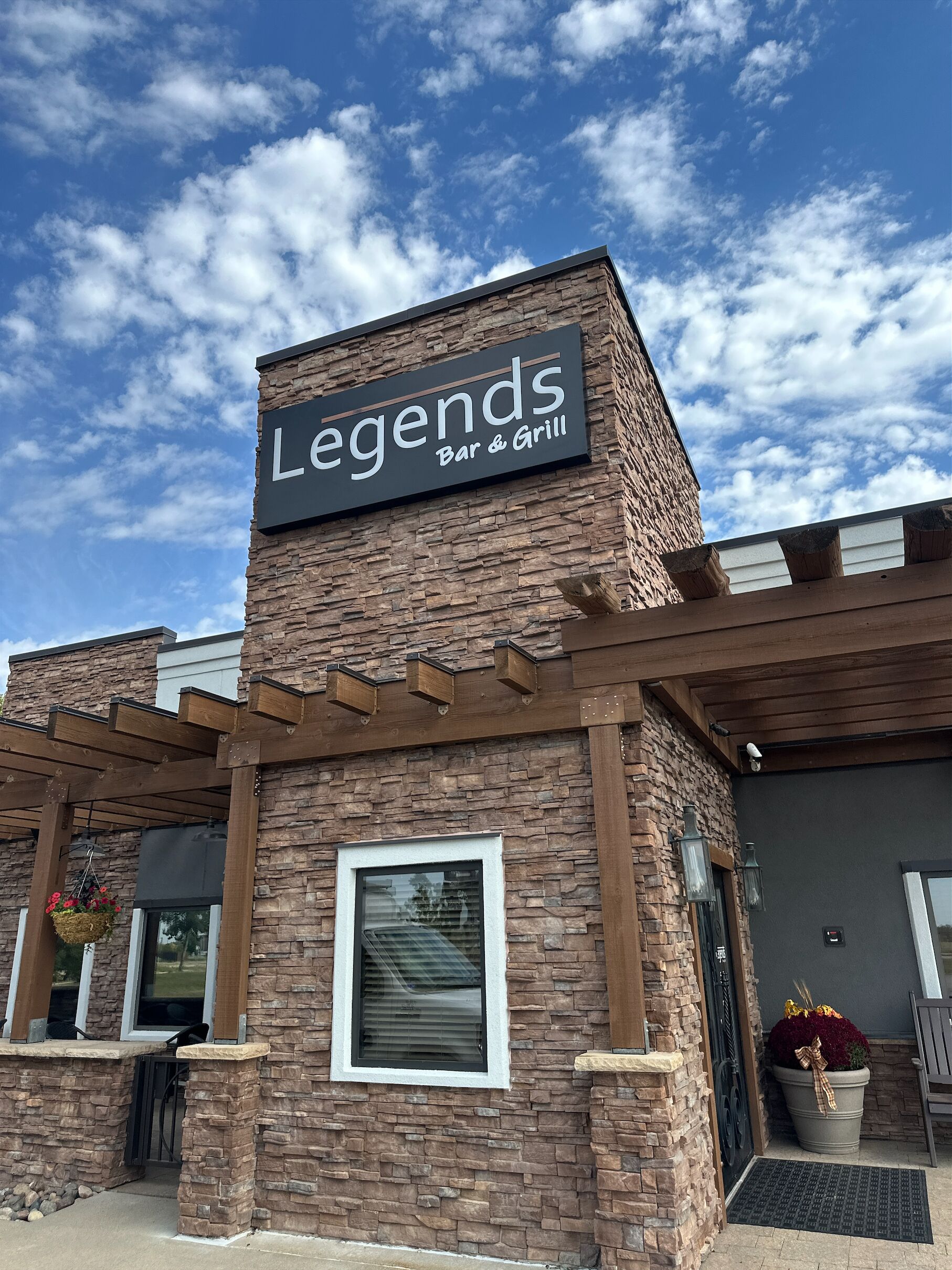 ランチ、ディナーに営業 (アメリカ料理)