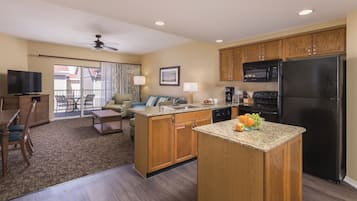 Deluxe Condo, 1 Bedroom | Living area