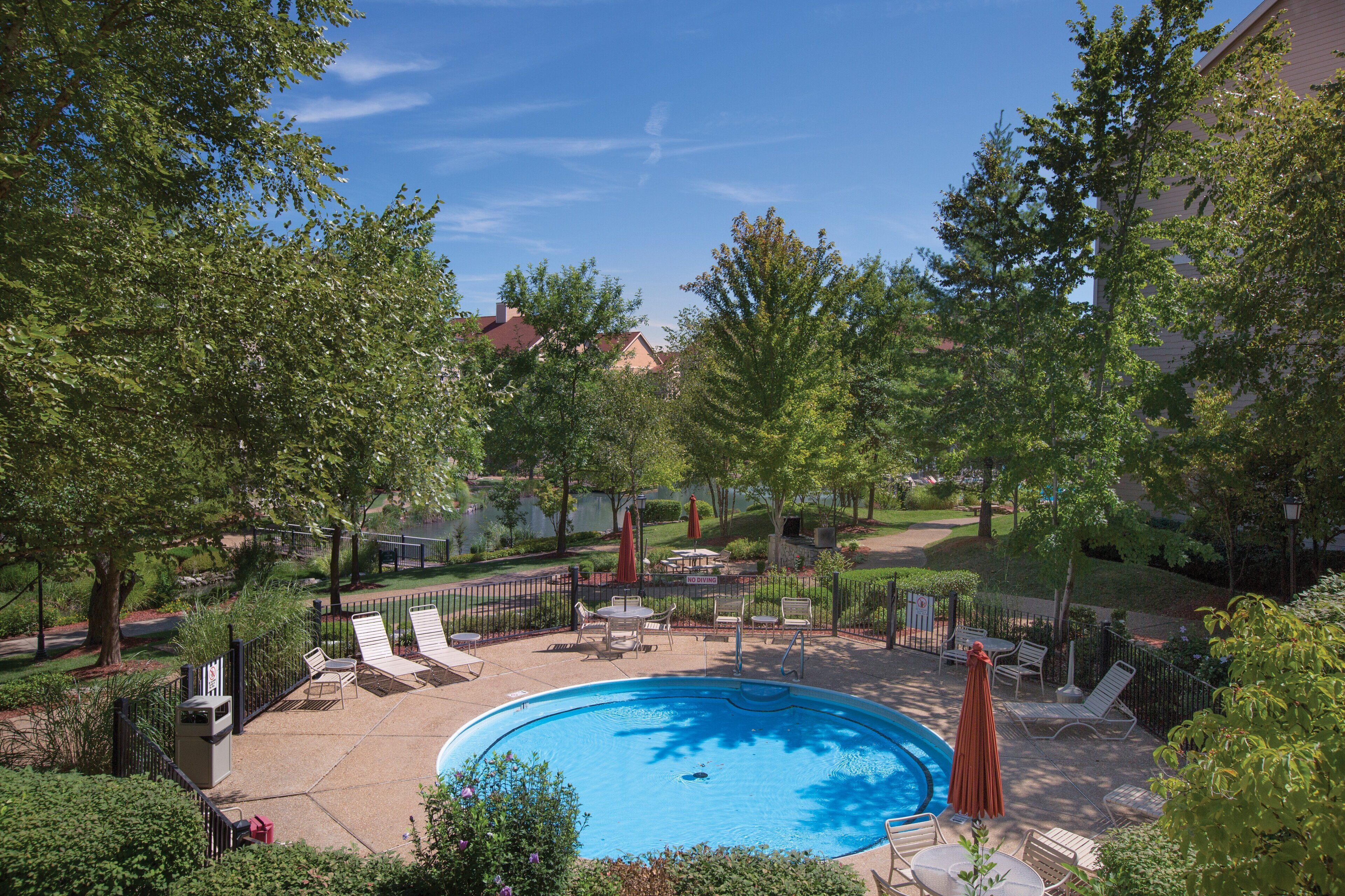indoor pool, 7 outdoor pools