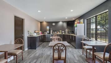 Free daily continental breakfast