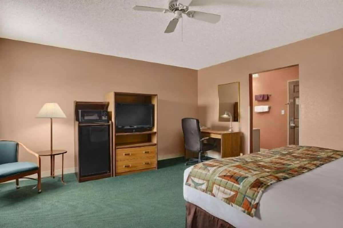 In-room safe, desk, laptop workspace, blackout drapes