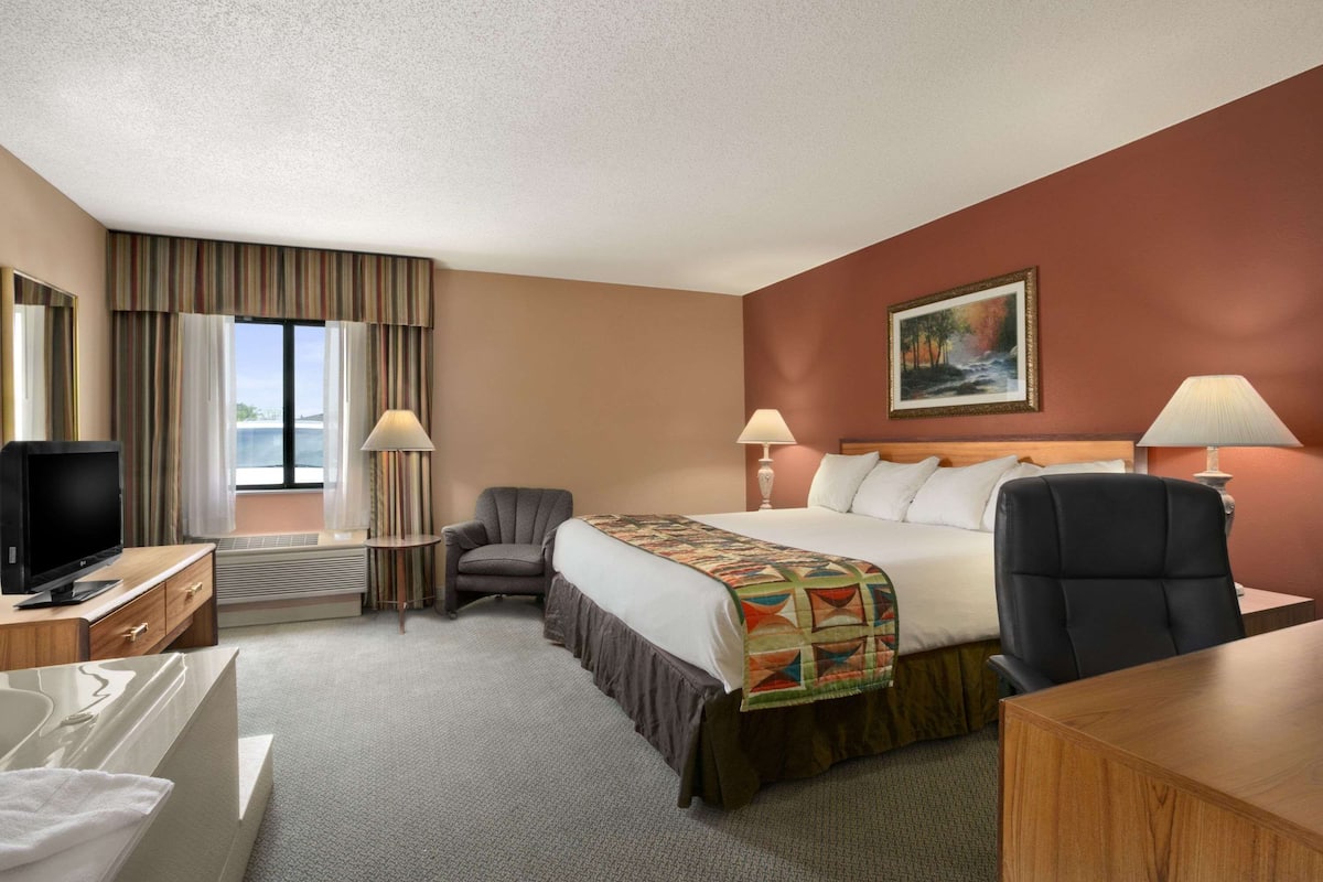 Studio Suite, 1 King Bed, Non Smoking