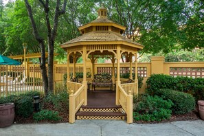 Gazebo - La Quinta Inn & Suites by Wyndham Charlotte Airport South (Charlotte)