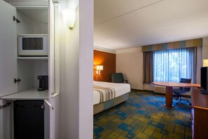Deluxe Room, 1 King Bed, Non Smoking | Premium bedding, desk, laptop workspace, blackout drapes
