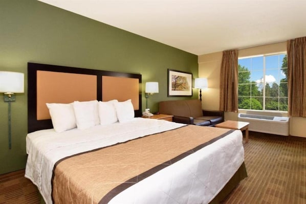 Iron/ironing board, free WiFi, bed sheets