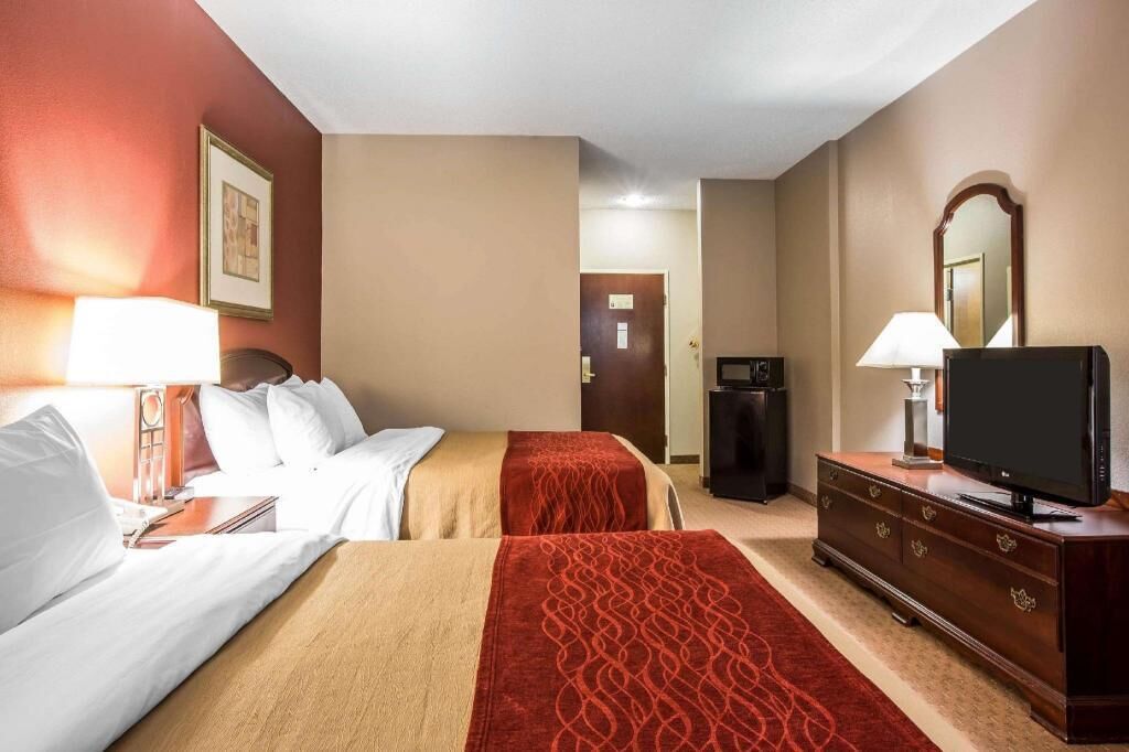 Iron/ironing board, free WiFi, bed sheets, alarm clocks