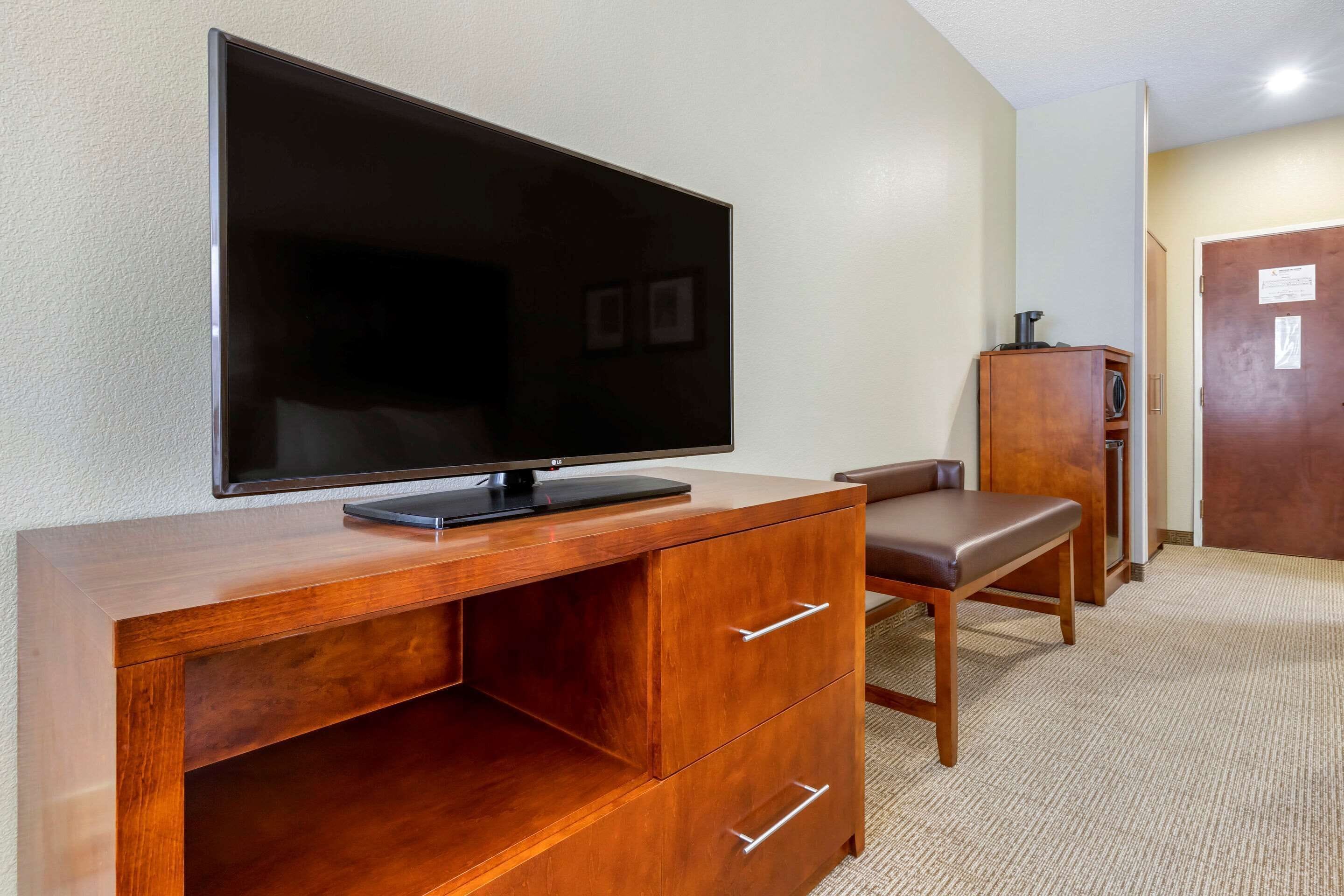 standard room, 2 double beds, non smoking | iron/ironing board, rollaway beds, free wifi, bed sheets