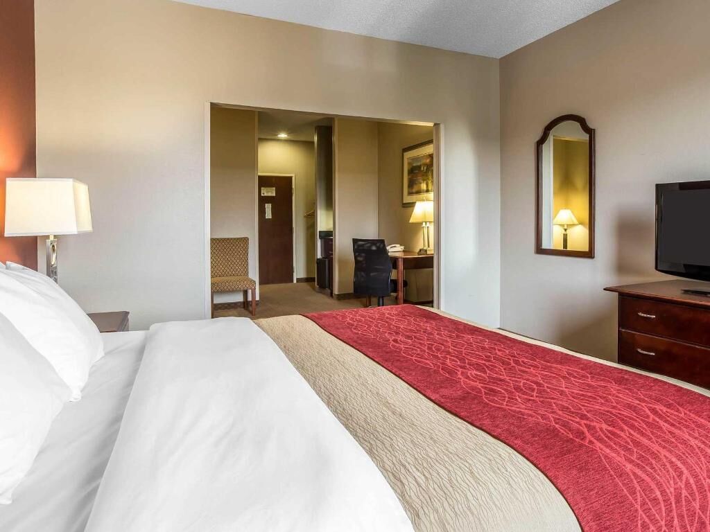 Iron/ironing board, free WiFi, bed sheets, alarm clocks