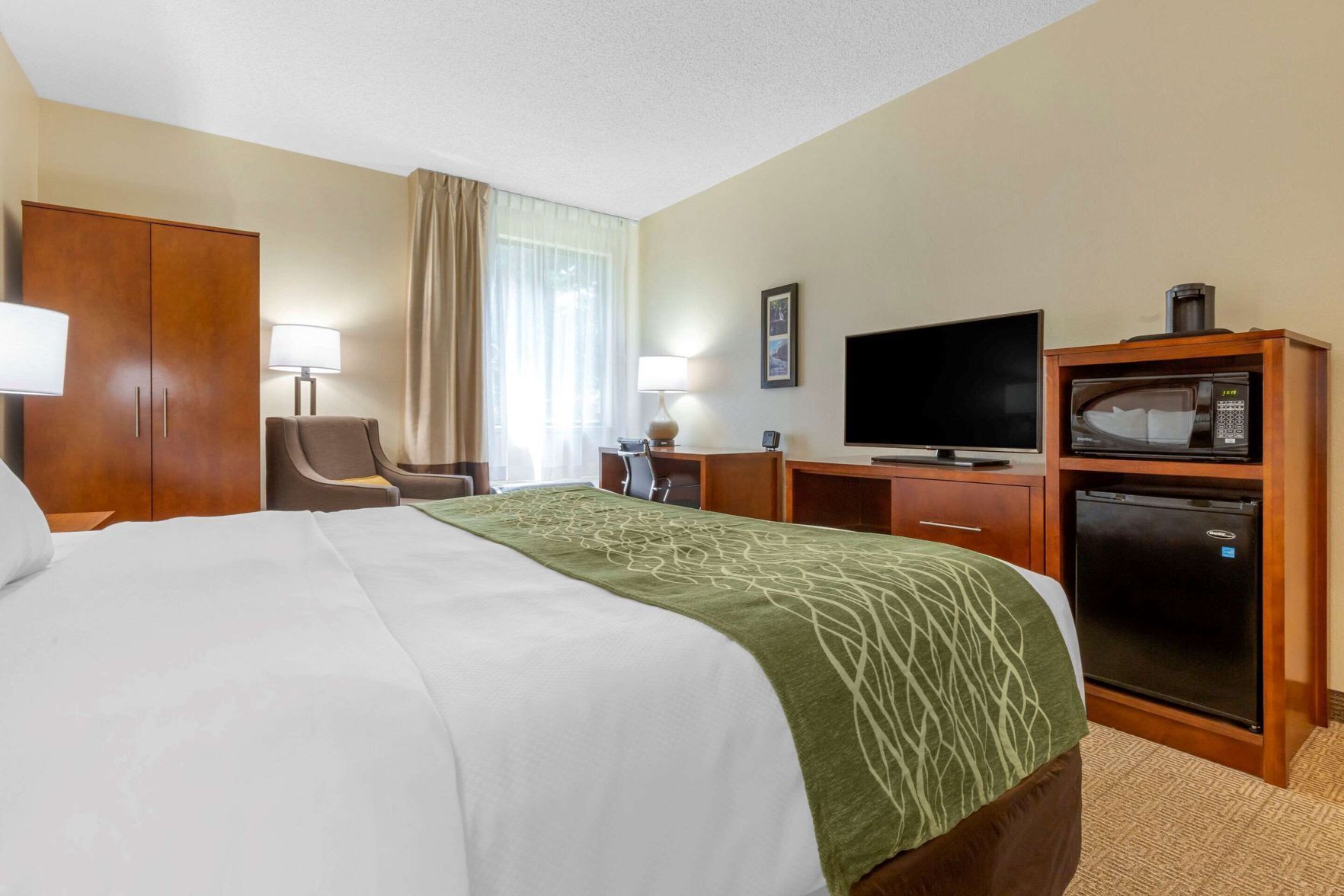 Iron/ironing board, free WiFi, bed sheets, alarm clocks