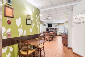 Free daily continental breakfast - Sleep Inn Austintown - Youngstown, West (Austintown)