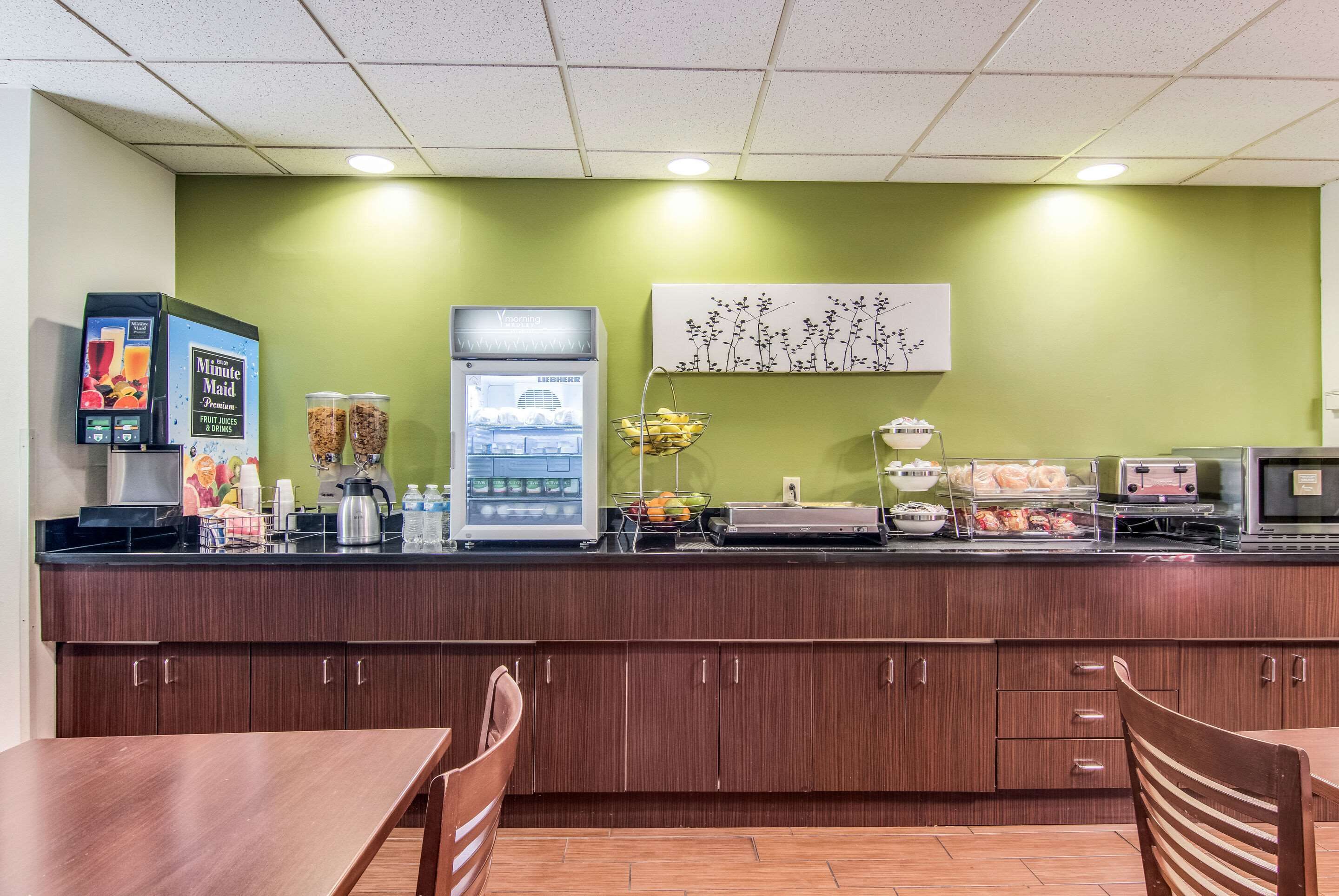 Free daily continental breakfast 