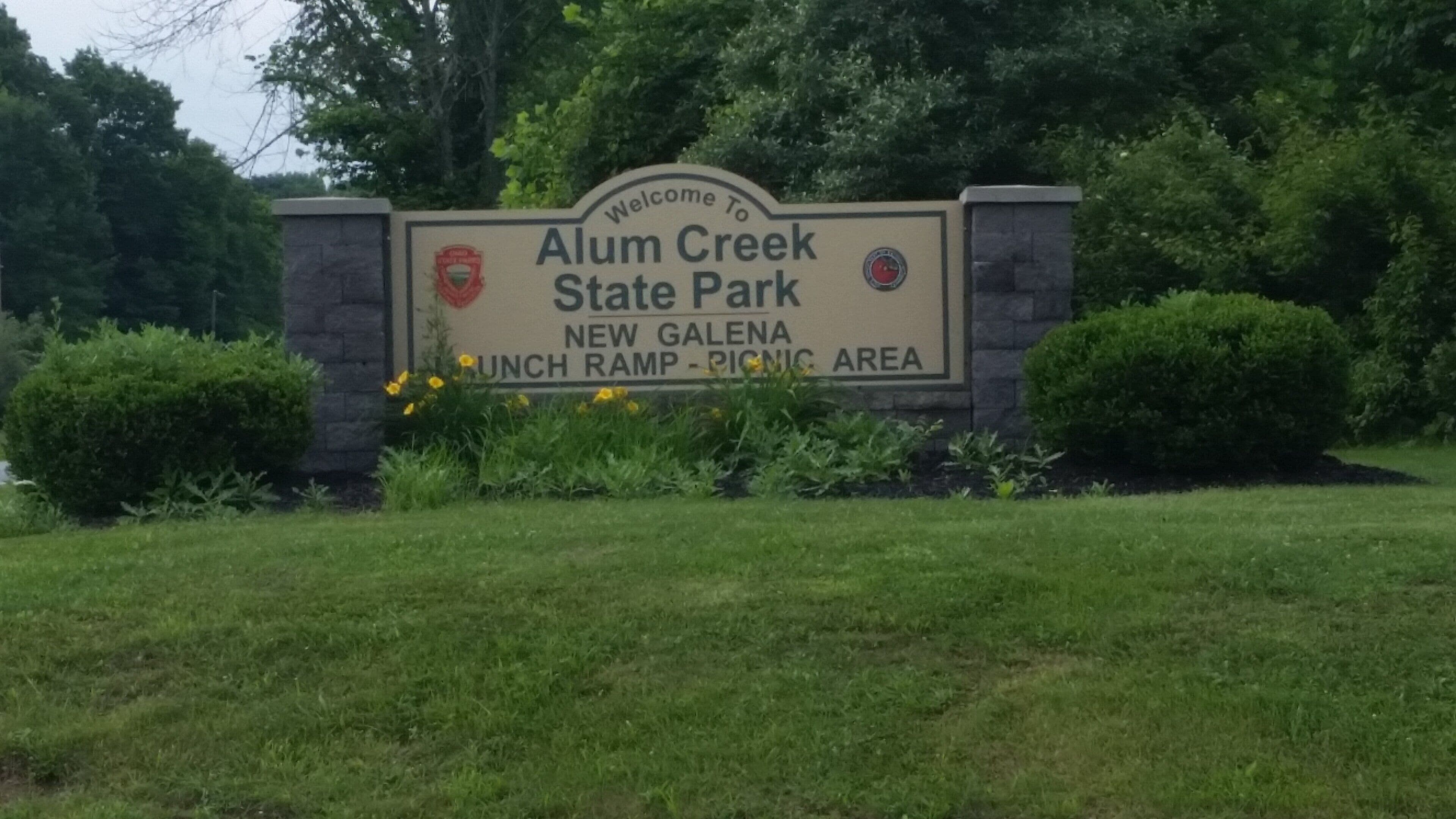 A welcome sign for Alum Creek State Park, indicating it is a new Galena area with picnic and picnic area facilities.