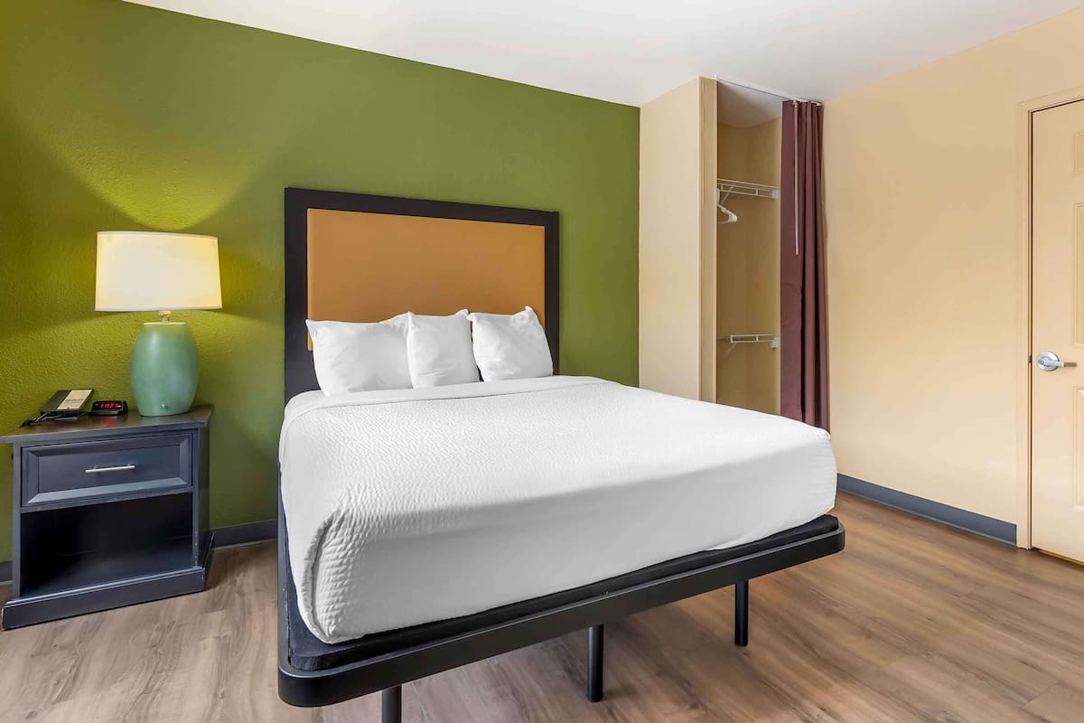 Deluxe Studio, 1 Double Bed with Sofa bed, Accessible, Non Smoking | Desk, iron/ironing board, free WiFi