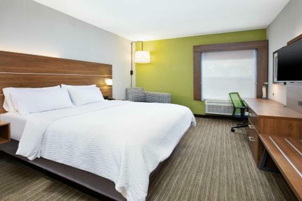 Premium bedding, desk, blackout curtains, iron/ironing board