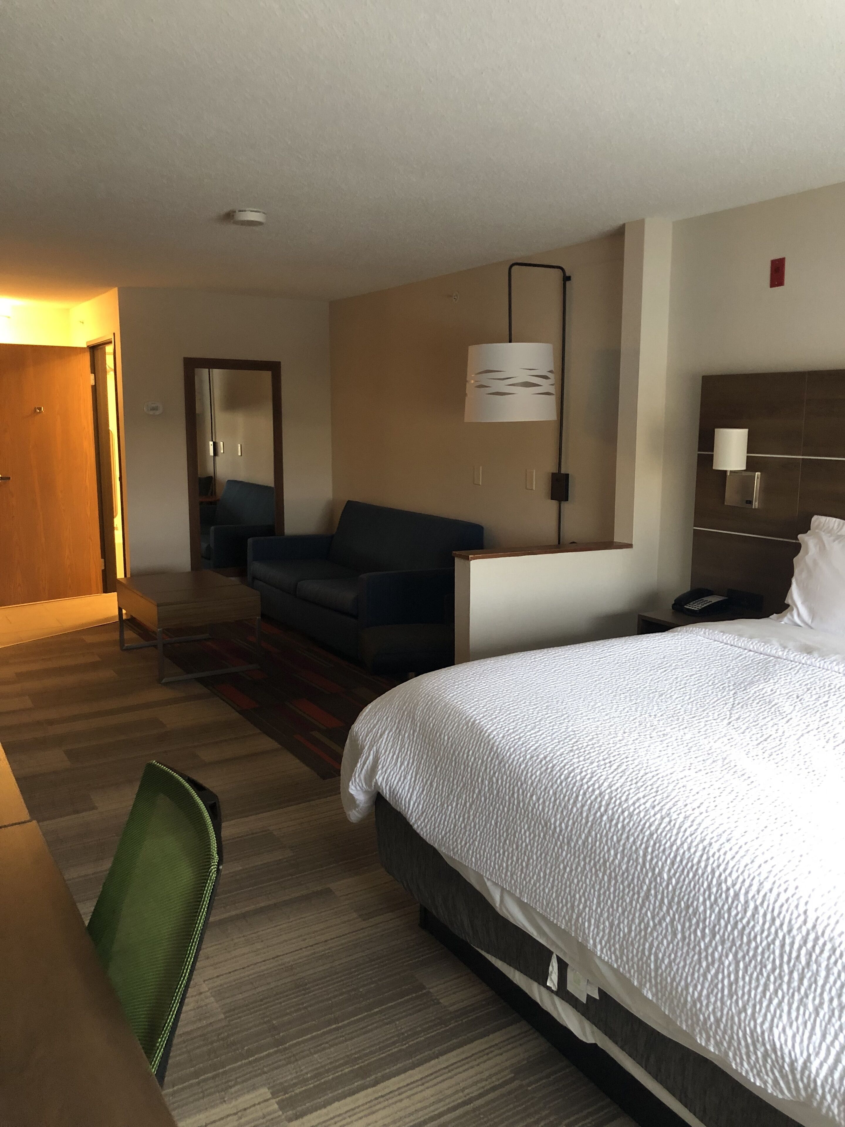 Ropa de cama de alta calidad, escritorio y cortinas blackout 