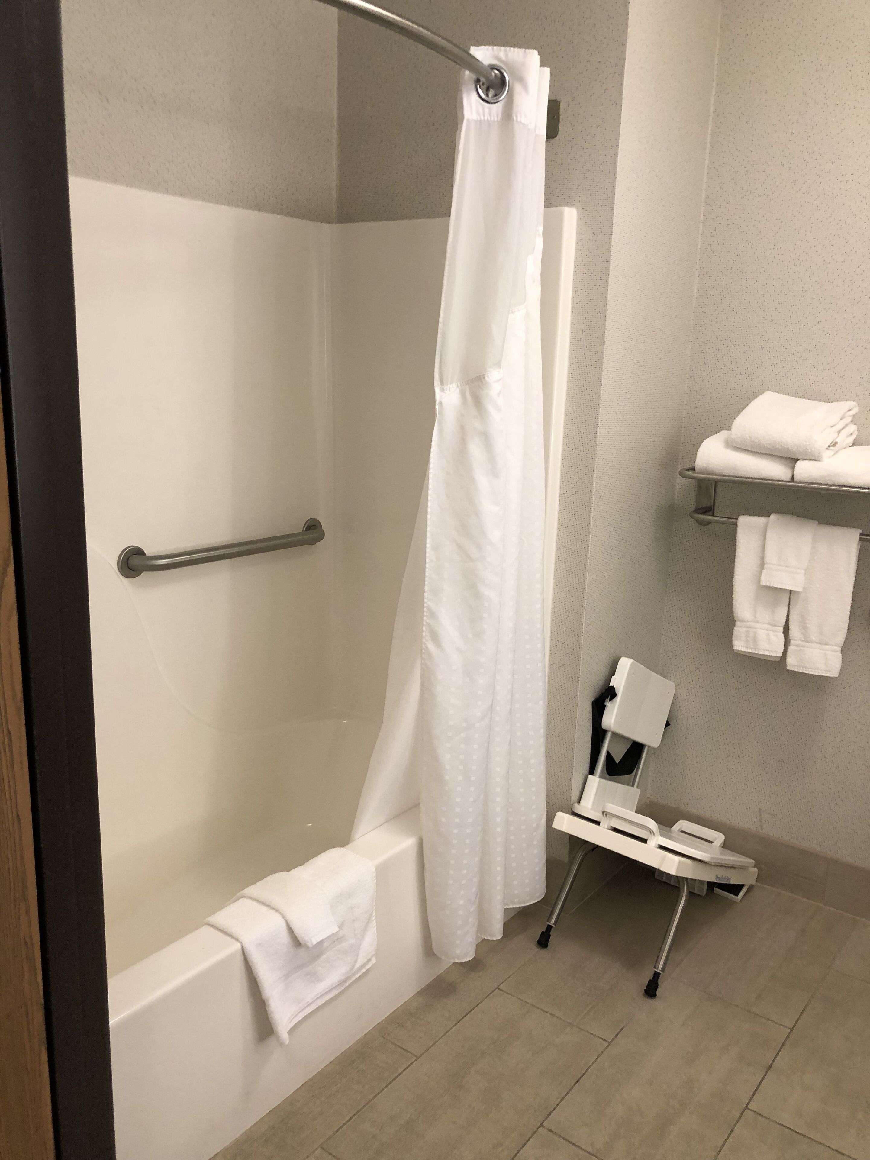 combined shower/bathtub, free toiletries, hair dryer, towels
