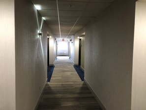 Hallway - Holiday Inn Express Mt Vernon by IHG (Mount Vernon)