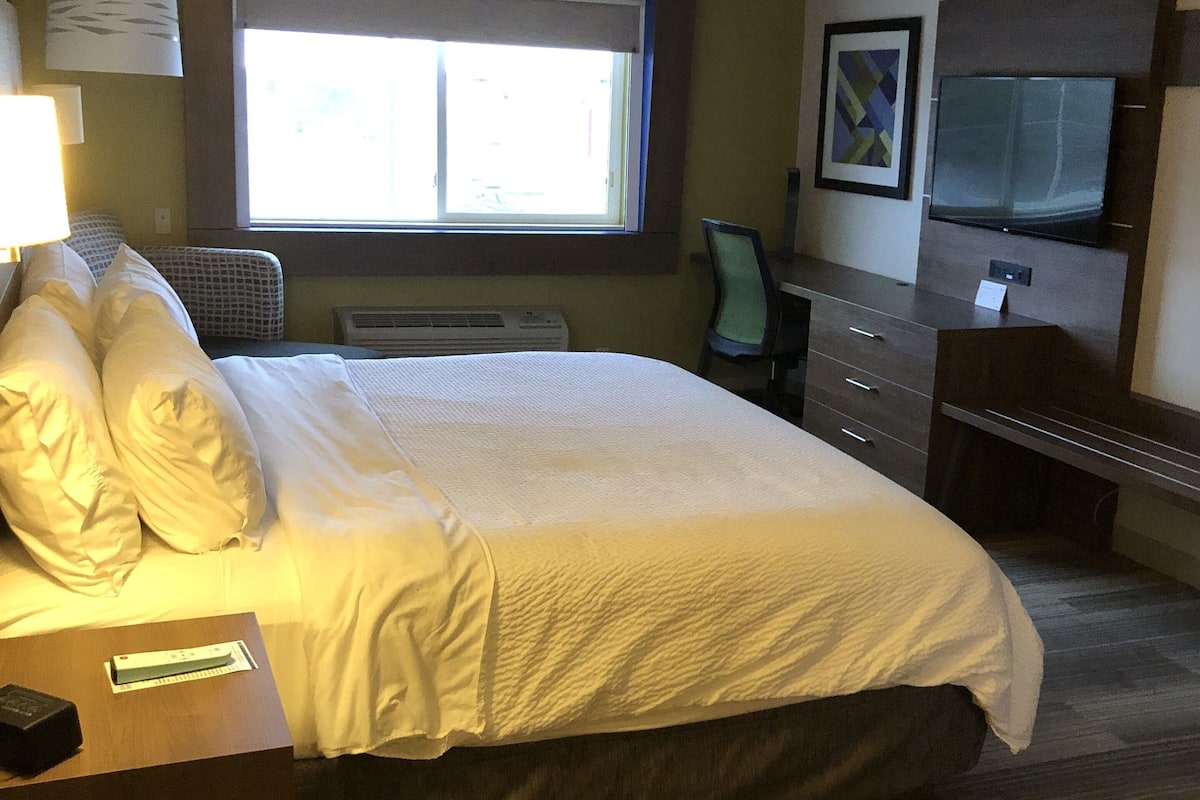 Premium bedding, desk, blackout drapes, iron/ironing board
