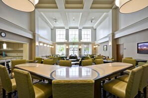 Lobby sitting area - Homewood Suites by Hilton Hillsboro/Beaverton (Beaverton)
