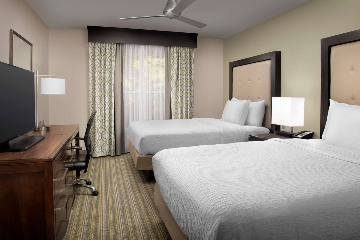 Phòng Suite, 2 phòng ngủ, không hút thuốc | Bàn, bàn ủi/dụng cụ ủi quần áo, nôi (giường cho trẻ sơ sinh) miễn phí 