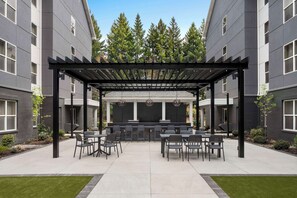 Terrace/patio - Homewood Suites by Hilton Hillsboro/Beaverton (Beaverton)