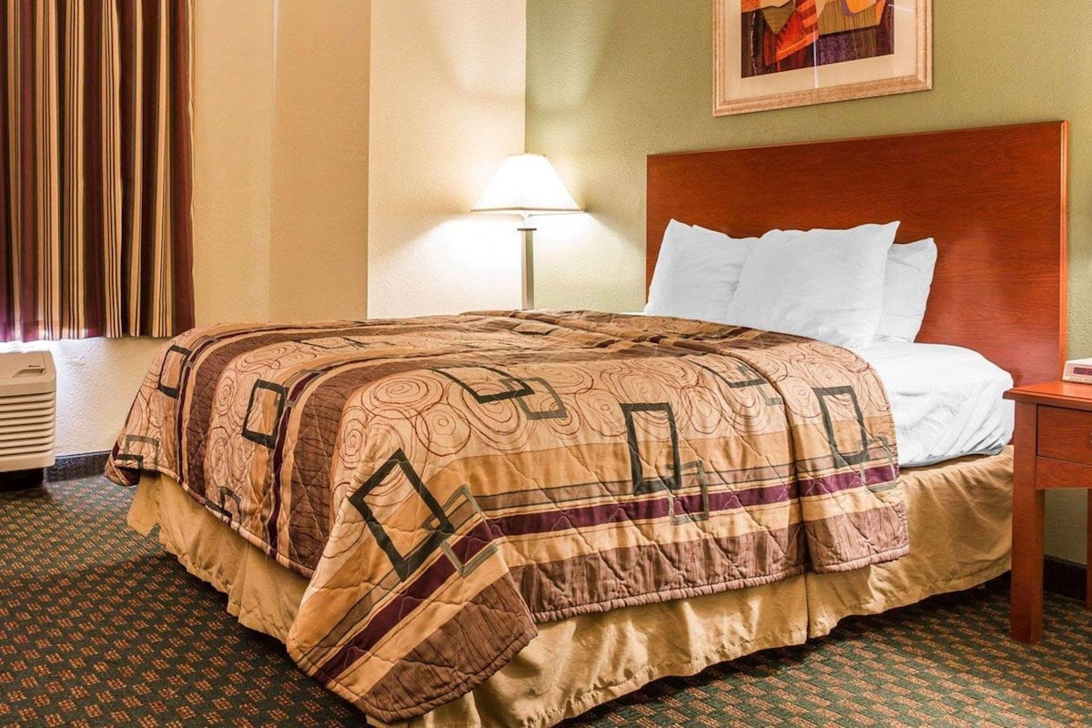 Premium bedding, pillowtop beds, desk, iron/ironing board