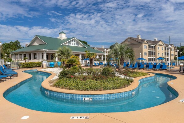 Indoor pool, 2 outdoor pools, pool loungers