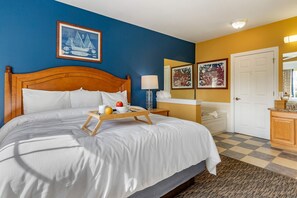 Tabla de planchar con plancha, wifi gratis, ropa de cama y despertador