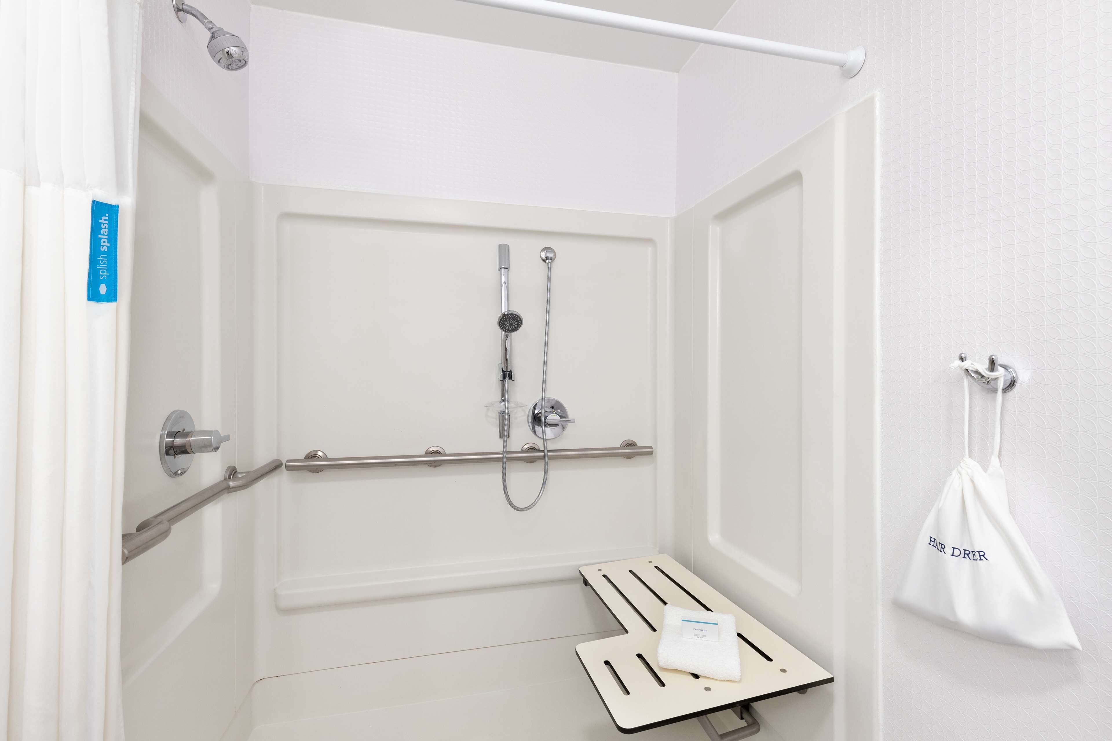 room, 1 king bed, accessible, non smoking (roll-in shower) | bathroom shower